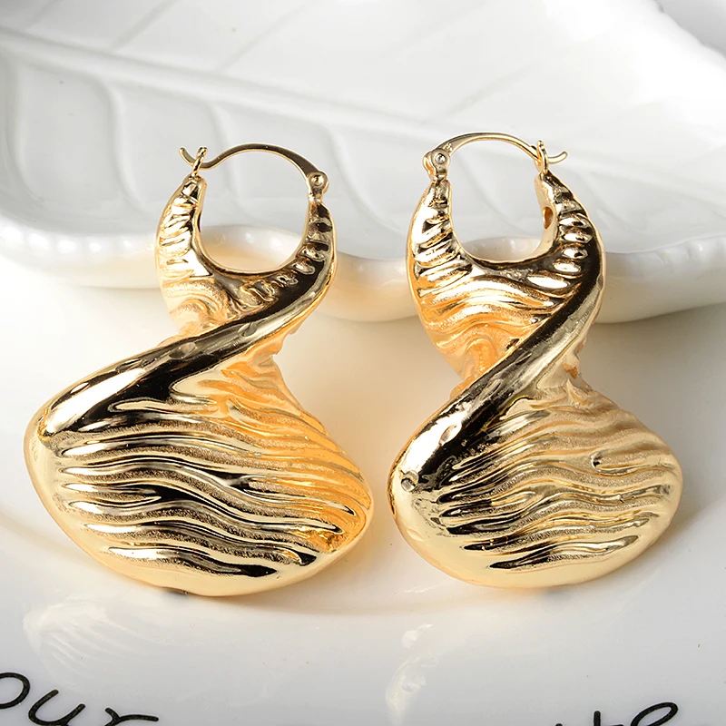 

Sunny Jewelry Fashion Copper Large Earrings For Women Irregular Spiral 8 Shape Drop Ear Clip Lady Wedding Party Jewellery Gift