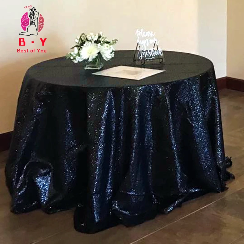 Круглая шелковая скатерть с блестками стол квадратной крышкой на столе