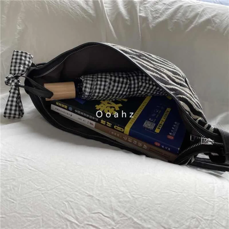 

Bag 2021 new messenger bag female joker ins large-capacity student Korean canvas zebra print jiaozi bag