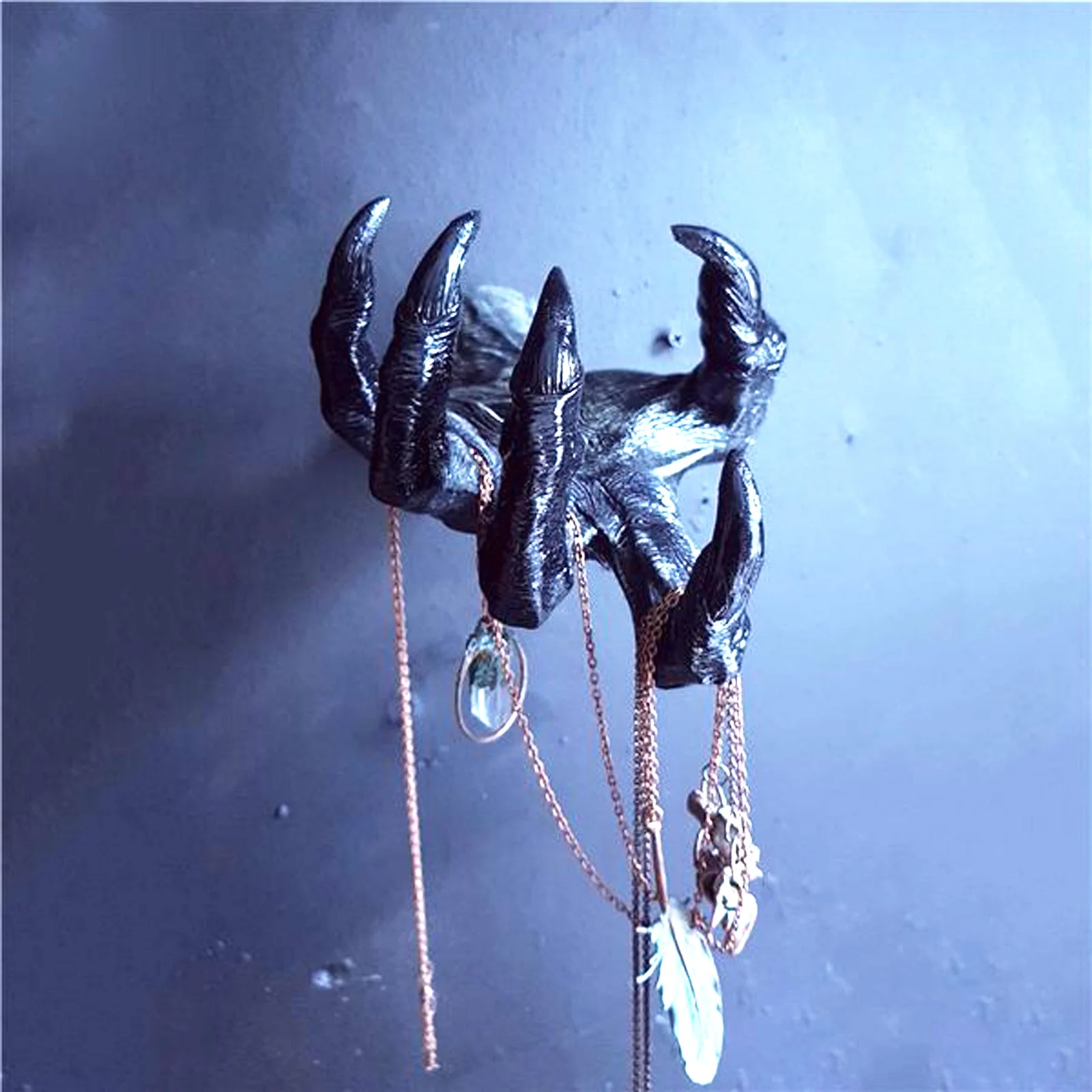 

Art Wall Demon Eye Claw Resin Ornament Keychain Clothes Hanger Sneaky Greedy Demon Witch Hand Wall Figurine Sculpture