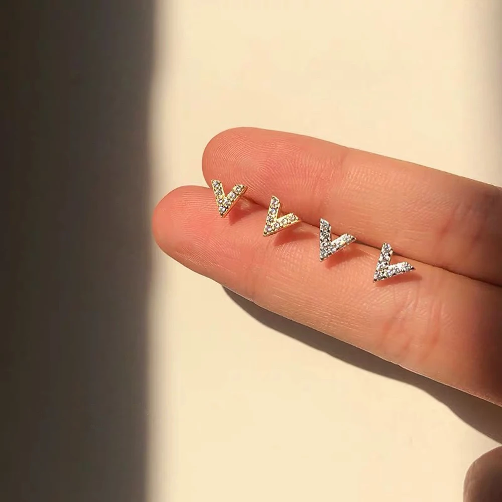 

2021Classic New Creative Trendy Earrings Design V Han Edition Contracted Geometric Stud Earrings Women Fine Jewelry