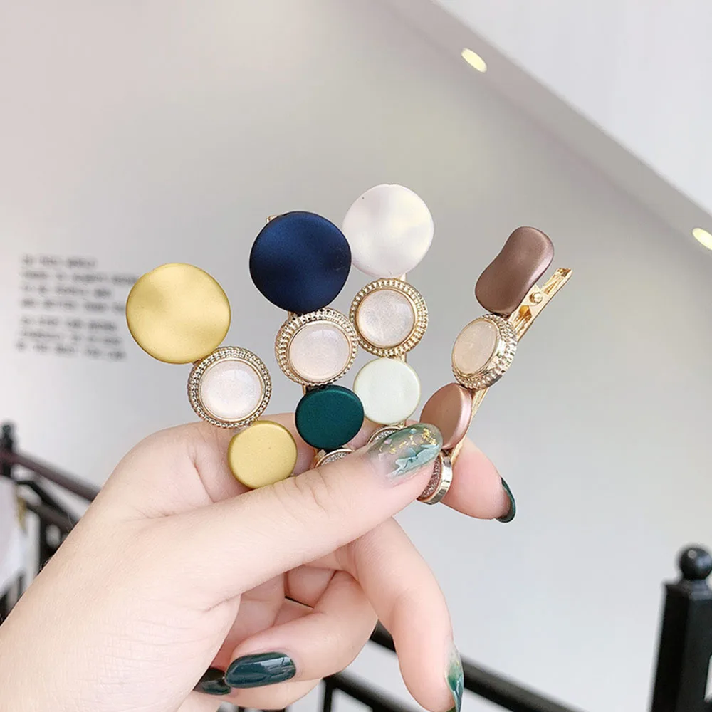 Заколка для волос женская акриловая круглая с орнаментом 2021