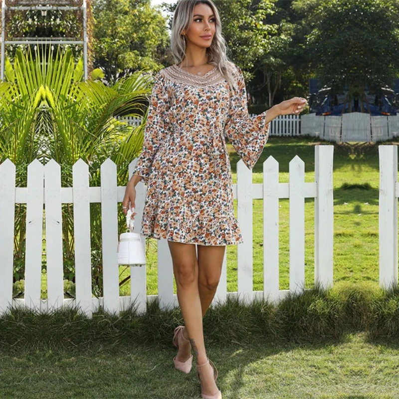 

Женское кружевное платье миди с цветочным принтом и V-образным вырезом