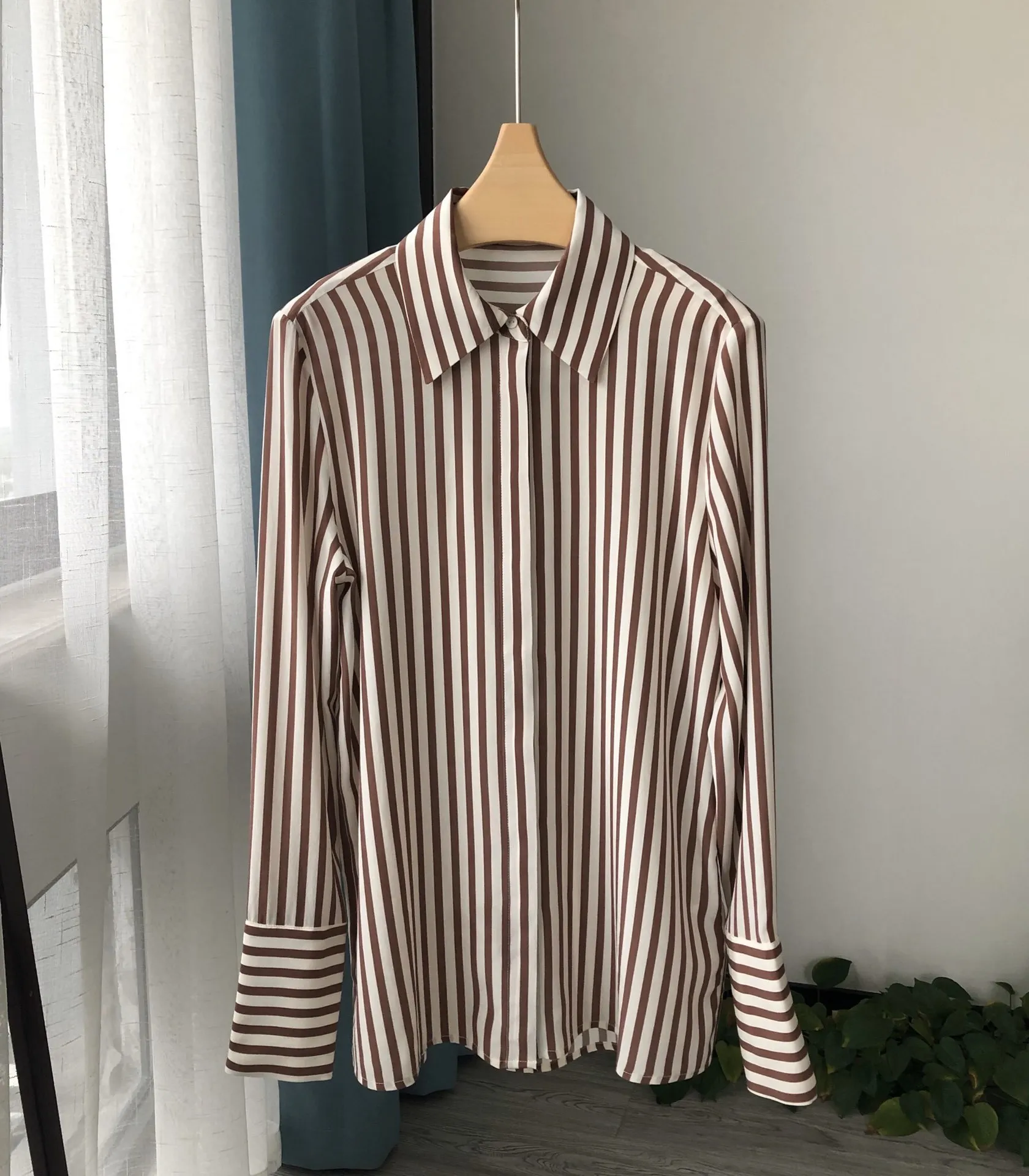 

Женская блуза из 100% шелка, с отложным воротником и длинным рукавом, на пуговицах, осень 2021, женские свободные Мягкие Рубашки