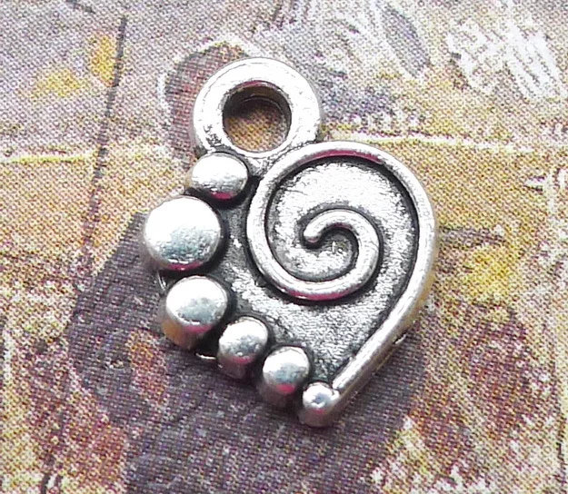 

20pcs/Lot 10x13mm Antique Silver Color Peculiar Heart Charms Pendant For Jewelry Making DIY Jewelry Findings