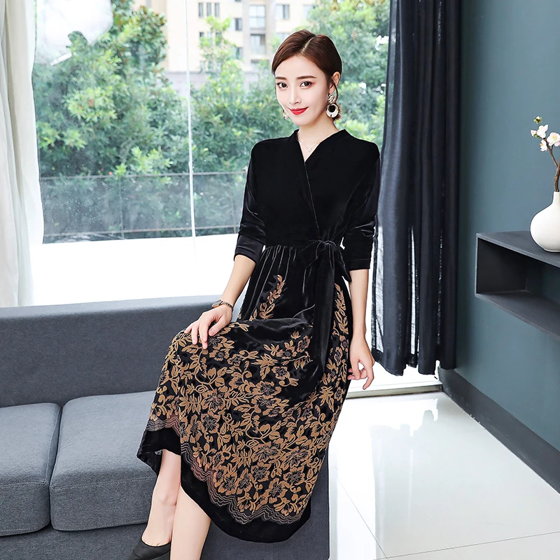 Женское длинное платье с V-образным вырезом приталенное бархатное большого