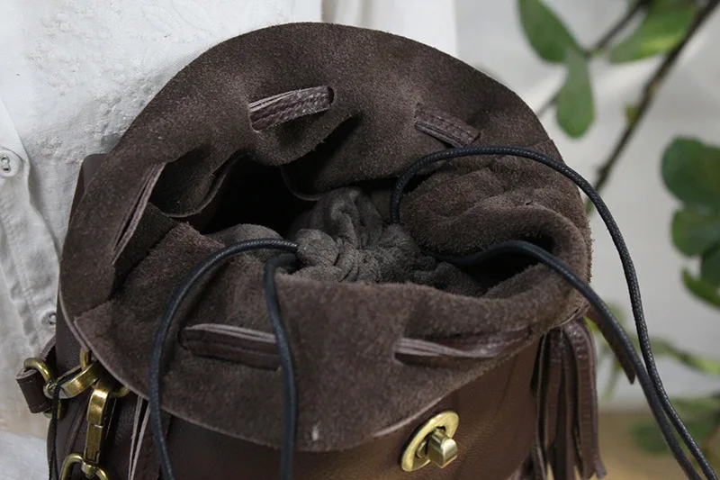 

2020 New Imported First Layer Cowhide Drawstring Tassel Bucket Simple Fashion Large Capacity Messenger Handbag