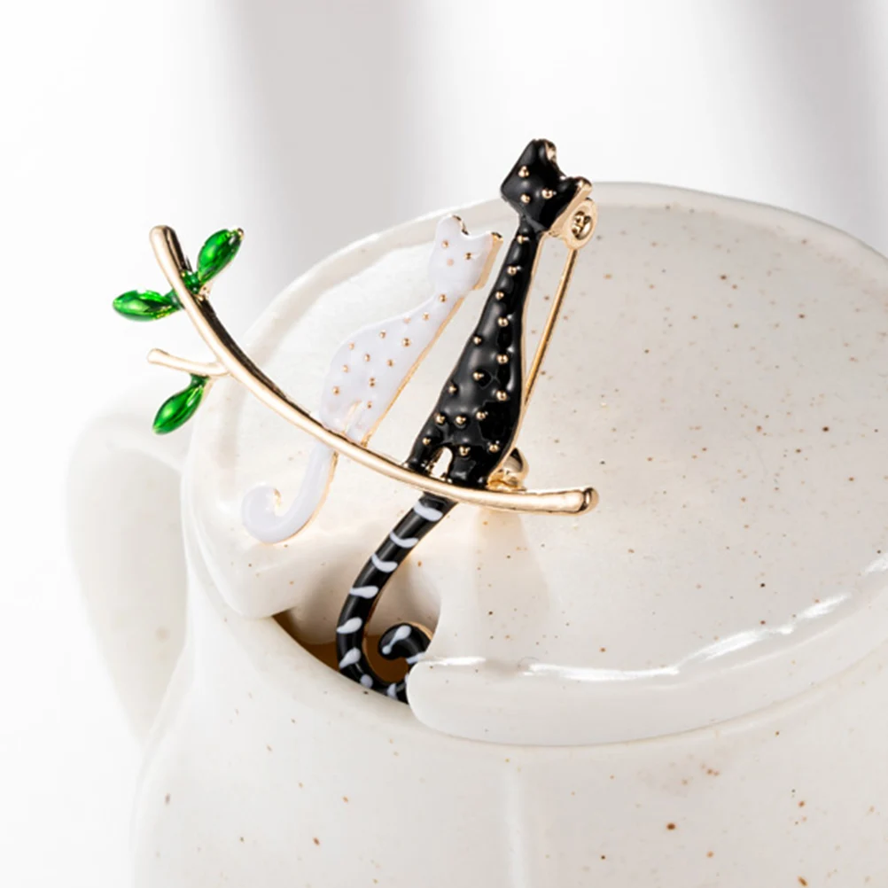 Брошь из сплава новинка кошка Рыбалка креативные ювелирные изделия в форме