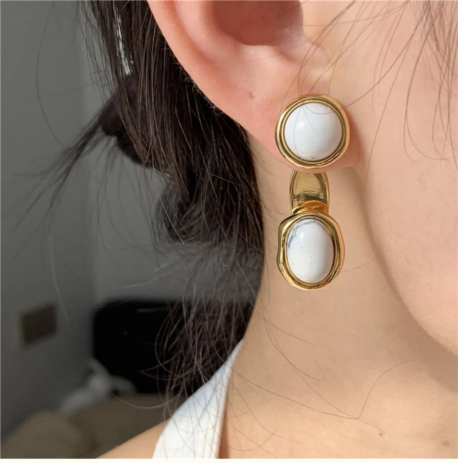 

Gemstone earrings European and American fashion texture color contrast metal earrings