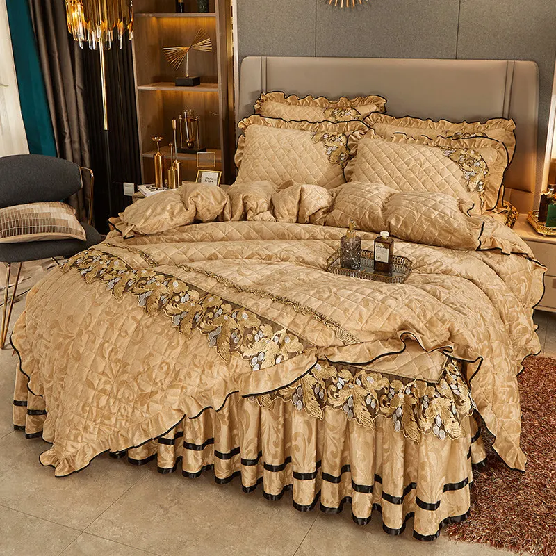 

Europe Retro Velvet Duvet Cover Set Embossed Bedding Sets Luxury Bedspreads Quality King Queen Double Soft with 2 Pillow Shams