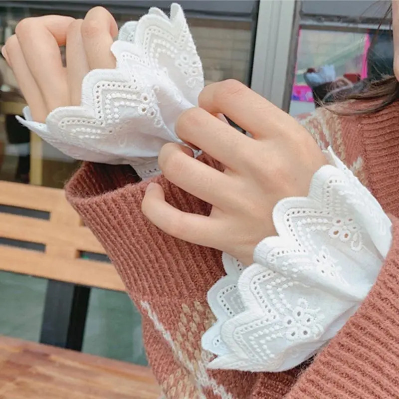 

2020 New Womens Pleated Ruffles Horn Cuffs Hollow Out Embroidery Floral Lace Fake Sleeves