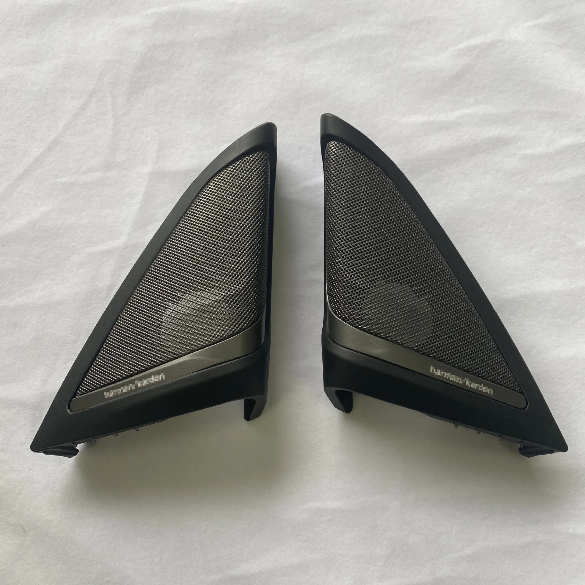 

Для BMW New 5 Series G30 / g38 Harman Caton A-pillar tweeter cover