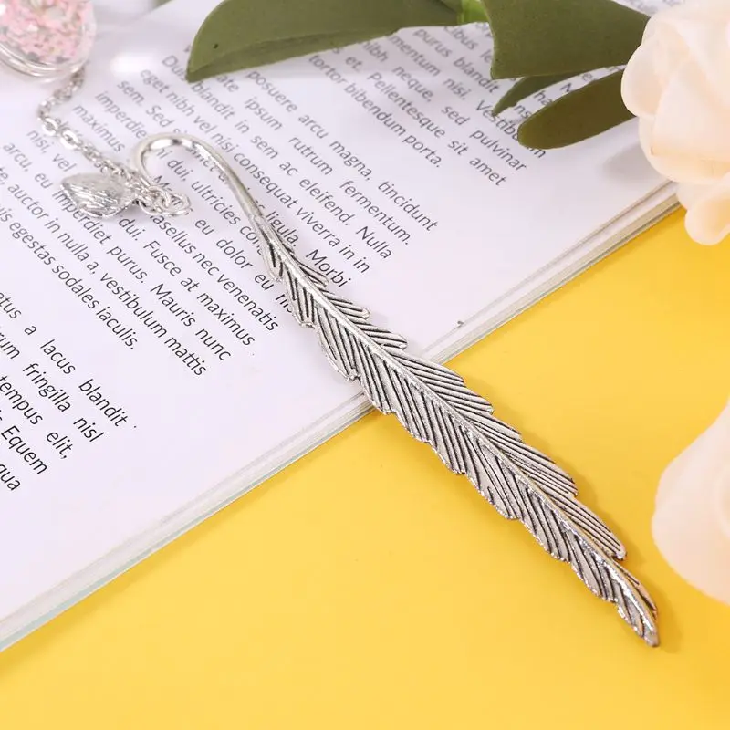 

Retro Vintage Bookmark Feather Dried Flower Gypsophila Specimen Creative Metal Bookmarks Stationery Gift