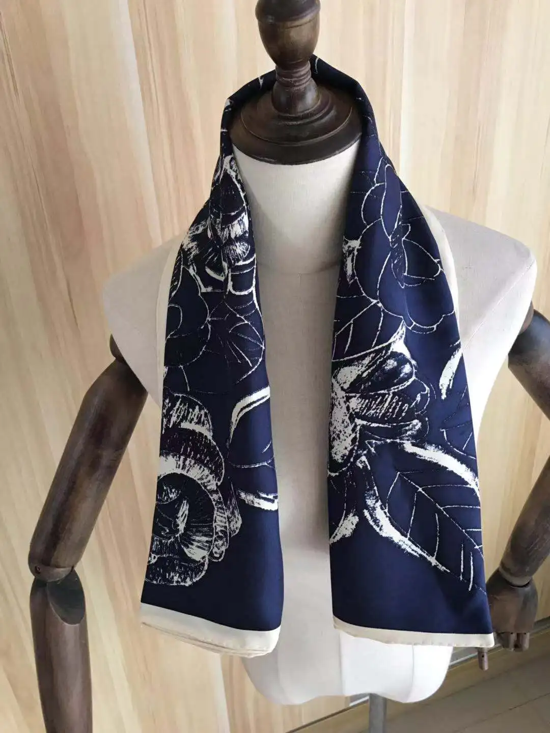 

2021 new arrival spring black classic flower 100% pure silk scarf twill hand made roll 90*90 cm shawl wrap for women lady