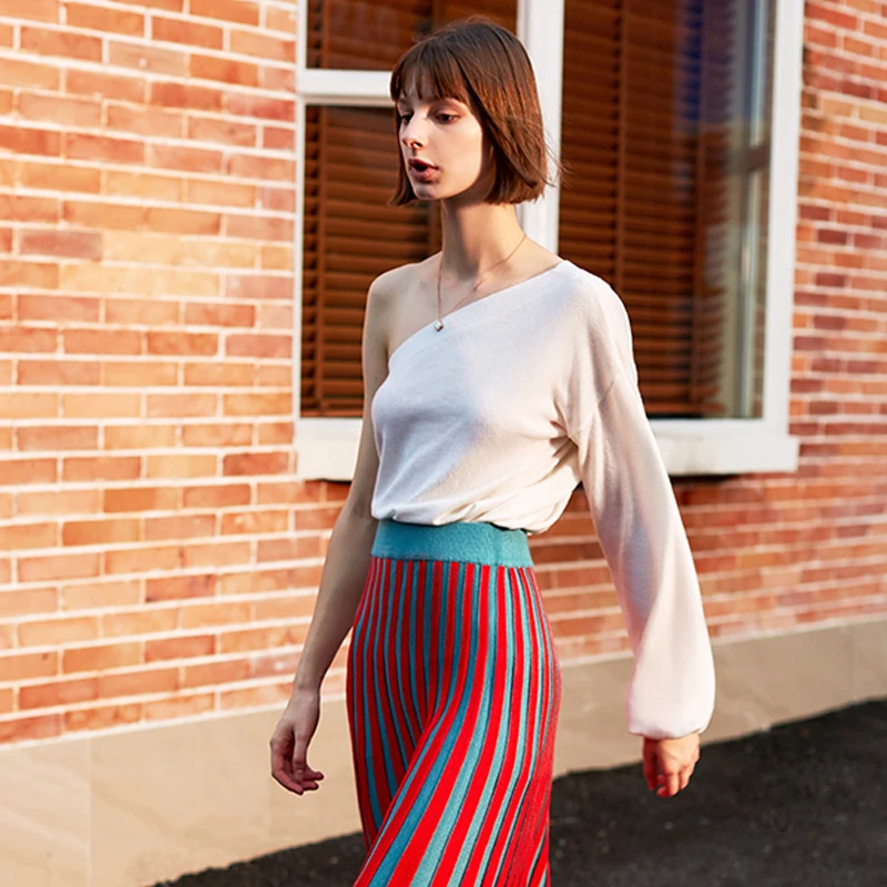 Свитер шерстяной женский с одним рукавом на весну/лето