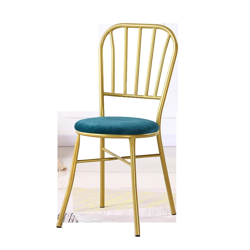 Простой домашний стул из твердой древесины с имитацией железа в скандинавском