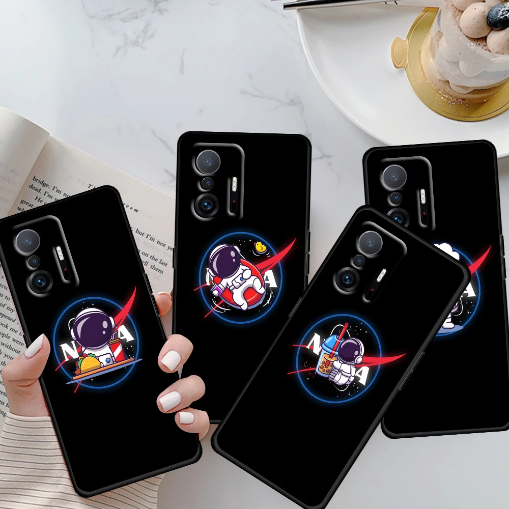 

Astronaut Cartoon Cute Soft Shockproof Black Phone Case For Xiaomi Mi 11T Pro 11 10 Ultra Lite 11i 10i 10S 5G Cover
