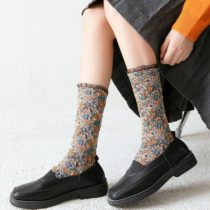 

New Autumn 2020 Floral Retro Harajuhei Popular Logo Lady Middle Stockings for Women 2 or 5 Pairs / PACK