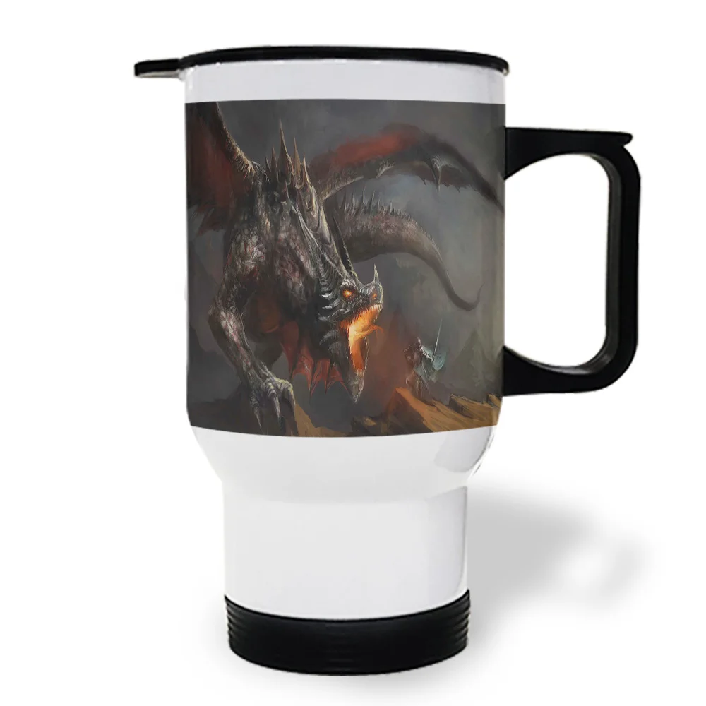 Бои дракона воины в средневековье с двойными стенками Изолированные кофейные