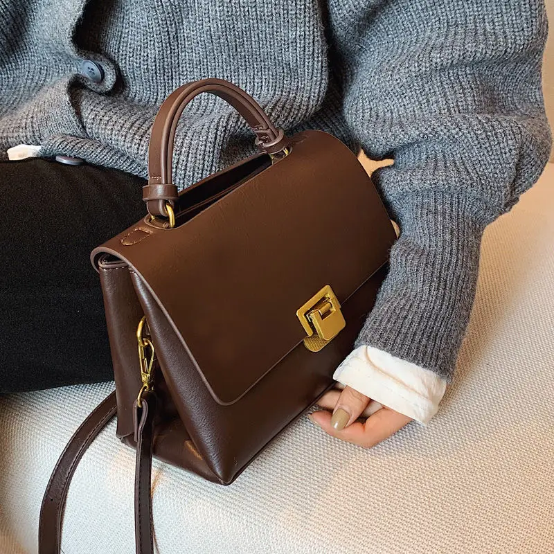 

The new 2021 senior fashion tide restoring ancient ways hand the bill of lading inclined shoulder bag joker female bag bag