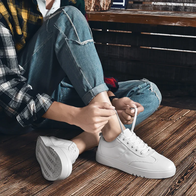 

Men Leather Flats Shoes Outdoor Casual Shoes lace up Low Top Lazy Shoes Non Slip oxfords Moccasins For Male white shoes men