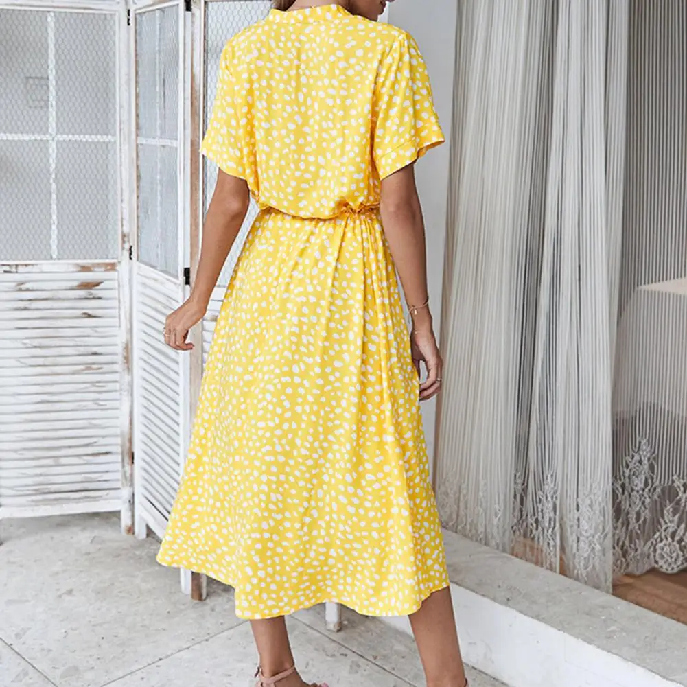 Женское платье-рубашка в горошек с высокой талией и коротким рукавом | Женская