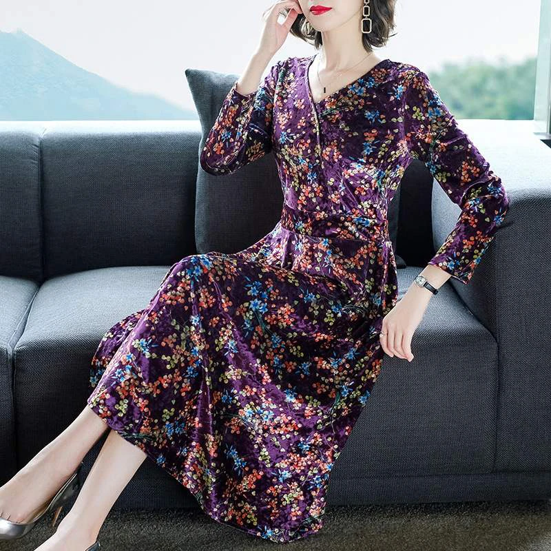 Женское винтажное велюровое платье облегающее бархатное фиолетового и синего