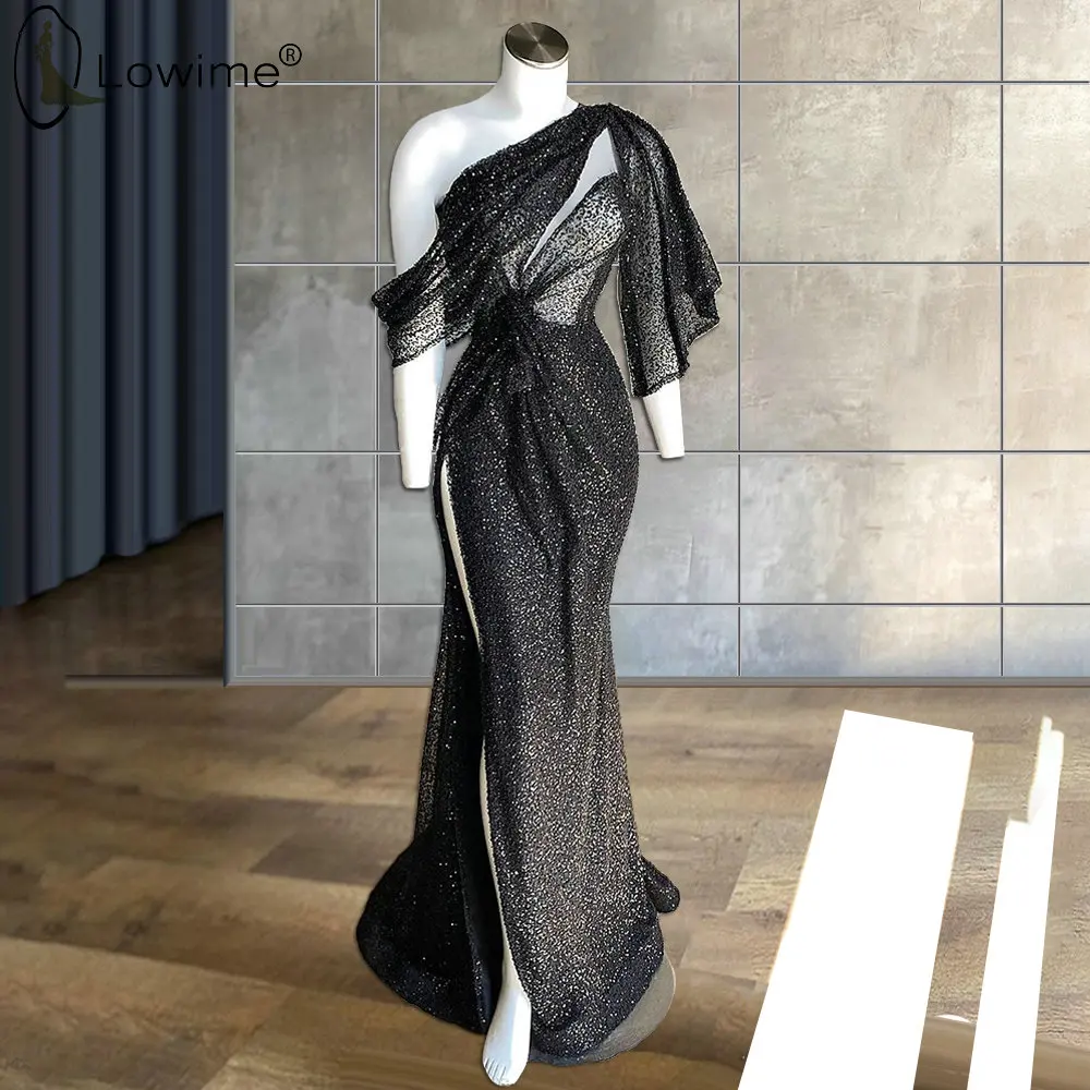 Женское вечернее платье с одним открытым плечом черное разрезом сбоку и