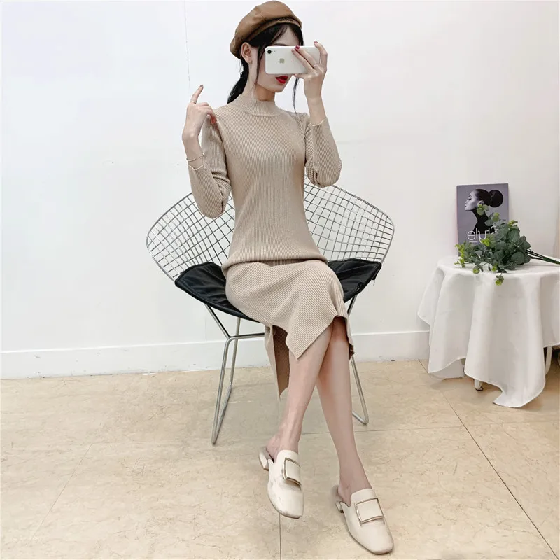 Элегантное Длинное платье свитер из органической кожи с высоким воротником