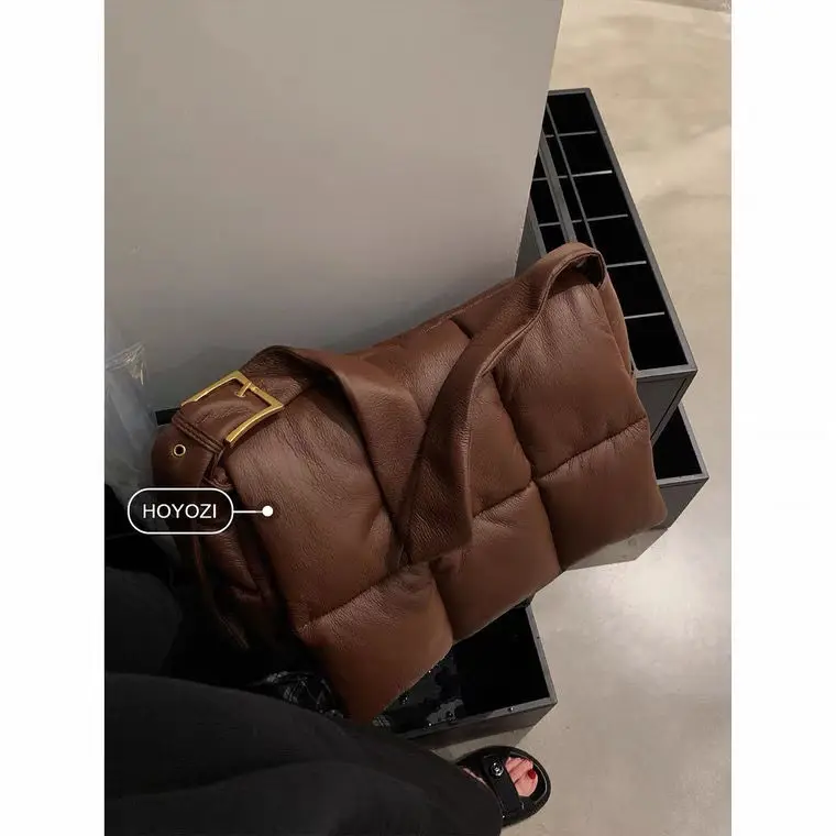 

Autumn Winter Tote Bag Lingge Sponge Filled Soft Messenger Bag Large Capacity Women's Shoulder Bag High Light Luxury Fashion Bag