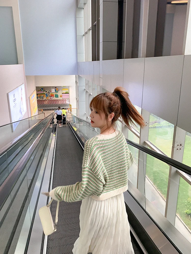 Пуловер женский оверсайз в полоску Короткая свободная верхняя одежда маленький