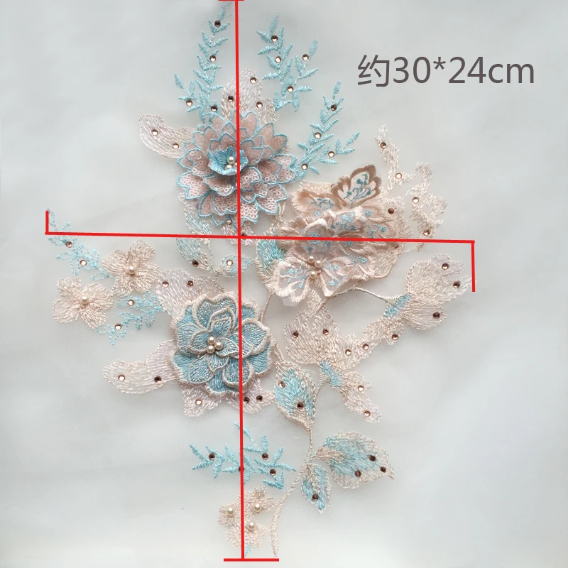 Кружевная аппликация фиолетового и розового цветов с вышитыми блестками цветами