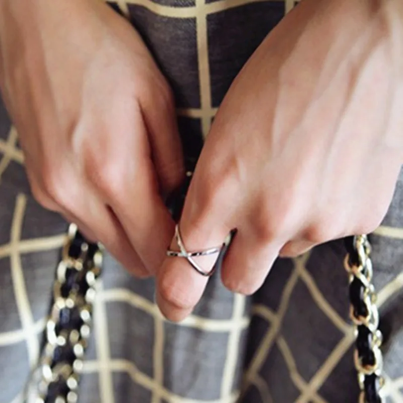 Женское кольцо в форме Креста серебряного цвета | Украшения и аксессуары