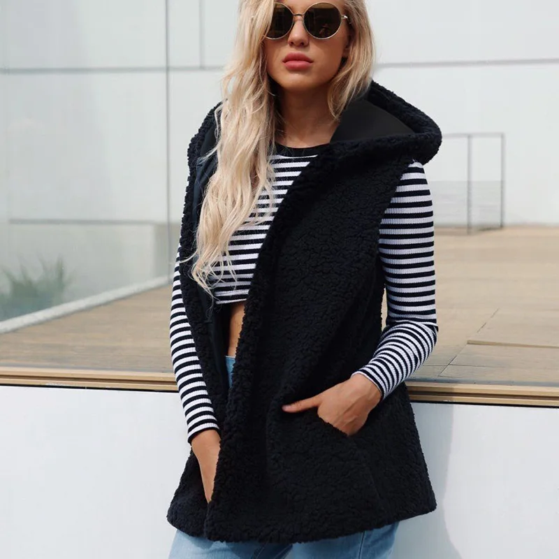 Женский жилет из искусственной овечьей шерсти с капюшоном и карманами | Женская
