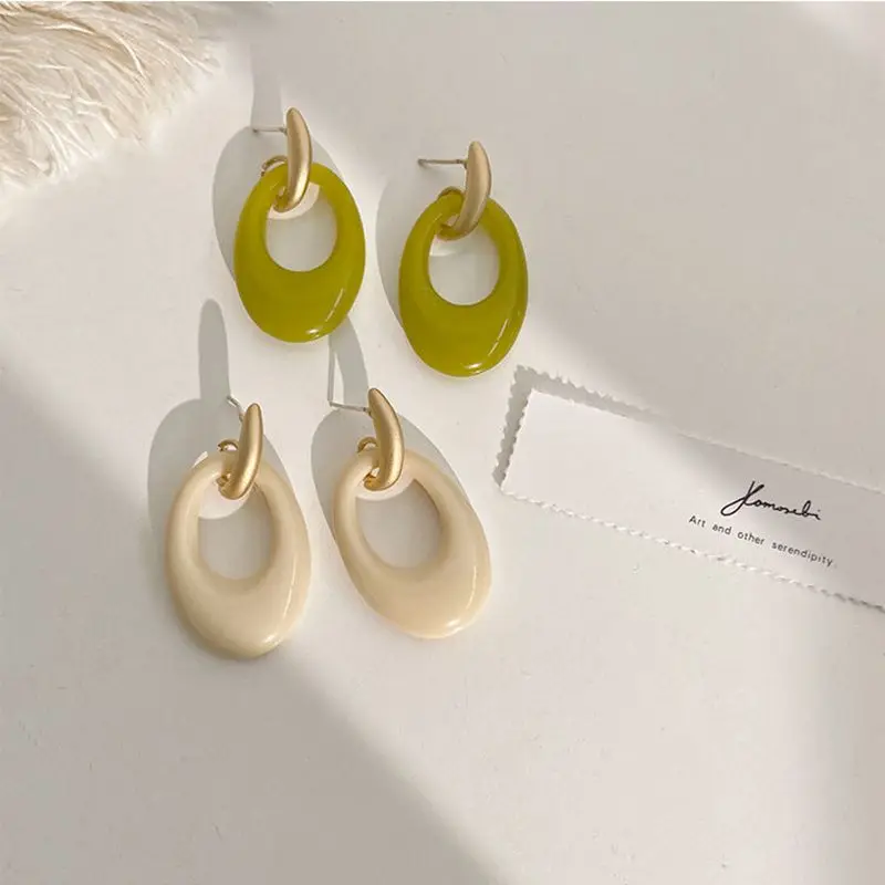 

Avocado Green Oval Hollow Stud Earrings Summer Chic Accessories Korean Style Simple Design Elegant Ear Jewelry Gift for Girl