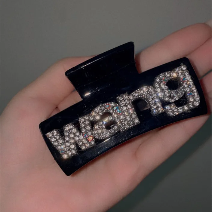 

Super Flash King Letter Hair Accessories Fashion Simple Medieval Letter Washing Clip High-Sense Black Personality Catch Clip