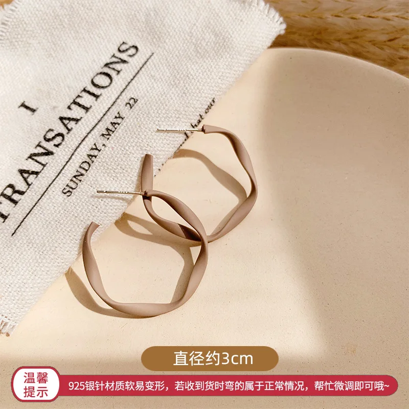 

Alloy Retro Temperament Earrings Fashion Wild Geometric Earrings For Modern Trendy Female Lady and Girls