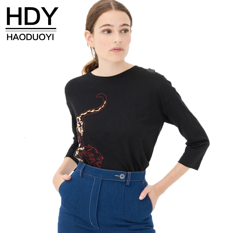 HDY Haoduoyi 2017 Модная футболка Для женщин Повседневное Тигр Вышивка сплошной черный