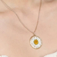 2021 new personality and creativity new daisy resin transparent epoxy resin necklace chrysanthemum necklace