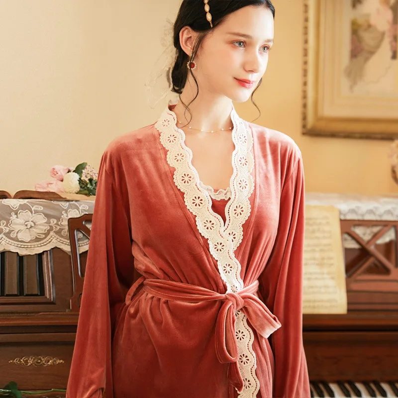 

New 2020 Autumn Gold Velvet 3 Pieces Warm Winter Princess Pajamas Sets Women High Quality Sexy Lace Robe Pajamas Sleepwear