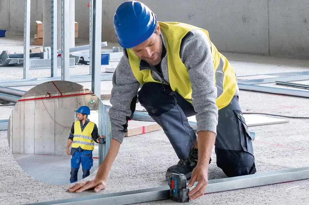 

Bosch GPL3 G 3-Point Laser Alignment with Self-Leveling Laser Level