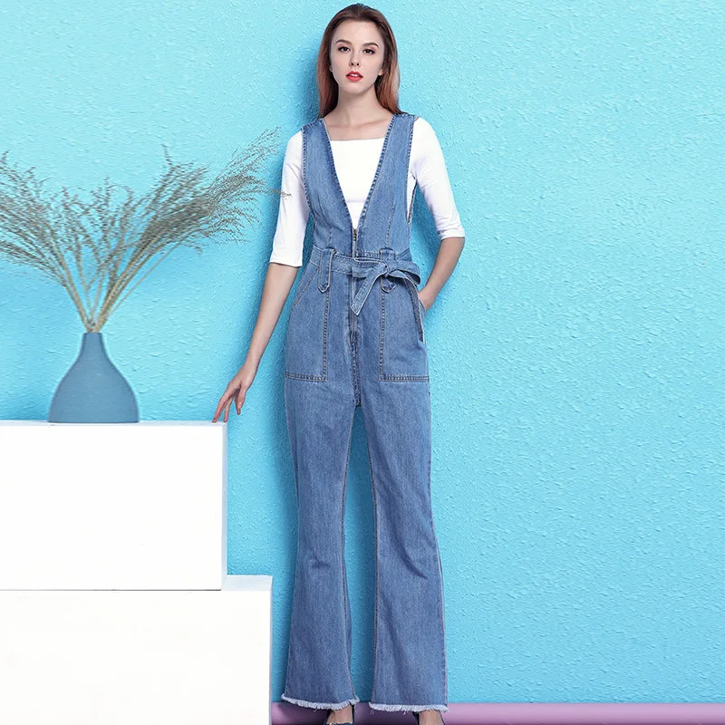 Комбинезон женский джинсовый в скандинавском стиле с V-образным вырезом и поясом