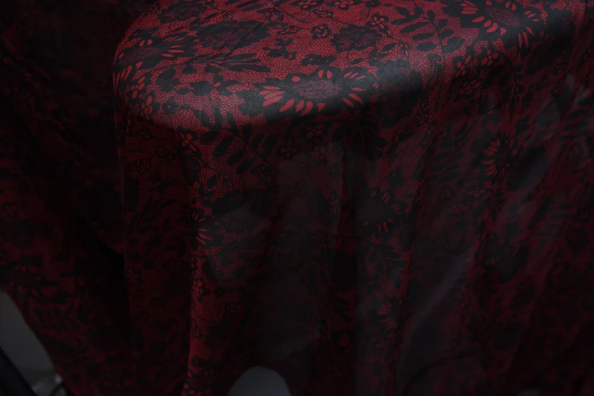 

Hu Hu Bu real silk Lace Chiffon dark red 1.4 meters wide