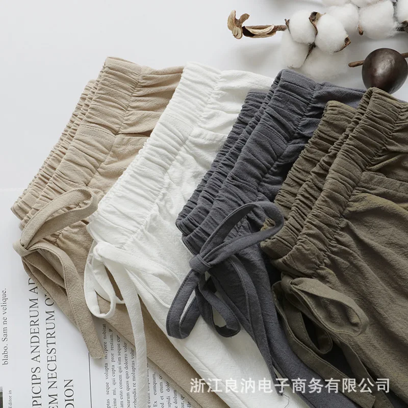 Женские шорты с поясом для фитнеса зеленые или хаки однотонные со средней талией