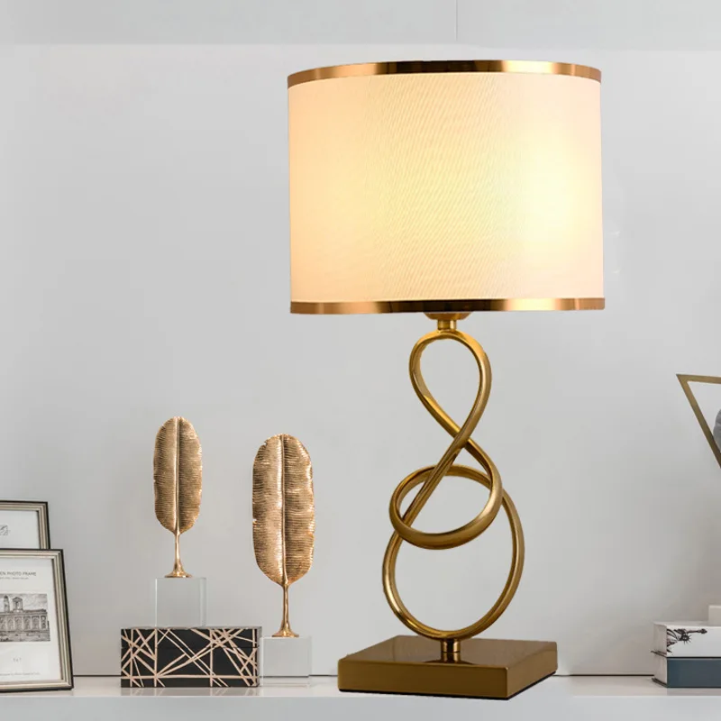 

Настольная лампа в скандинавском стиле, металлический светильник для спальни, стильное современное художественное украшение для дома, гостиной, светильник кроватный столик, осветительные приборы