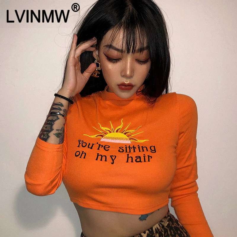 Женская трикотажная футболка LVINMW оранжевая облегающая с буквенным принтом и