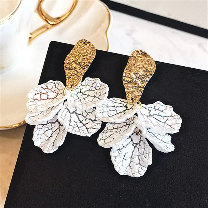 

Korean White Shell Flower Petal Drop Earrings For Women 2019 New Statement pendientes Trendy long earrings Nightclub jewelry