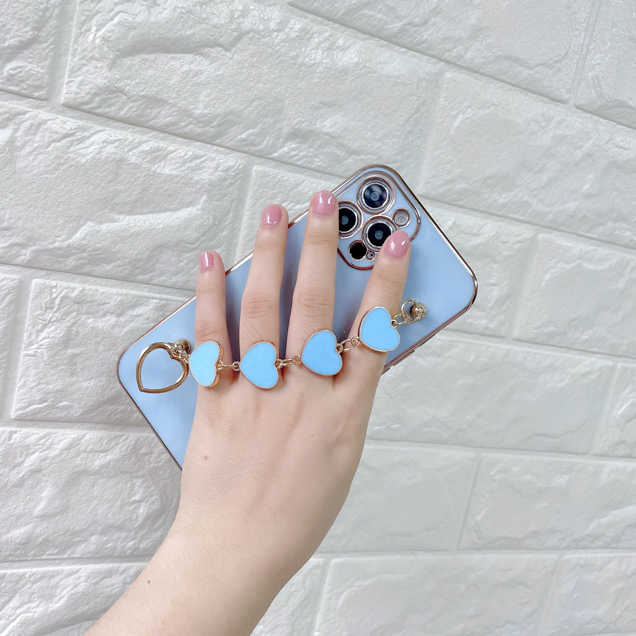 

Heart Bracelet Chain Cover for iPhone 12 Pro Max 11 Pro Luxury Plated Gold Hand Holder Cases for iPhone 8 Plus 7 XR XS X SE 2020