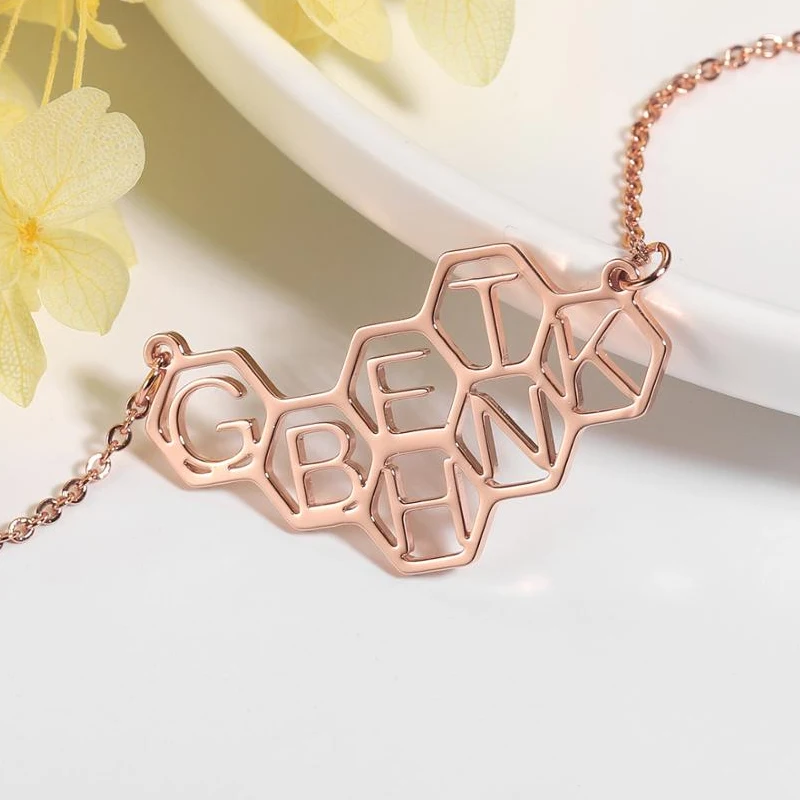 

Customized Honey Comb Bee Hive Name Necklace Cute Honeycomb Charm Choker Beehive Necklace Geometric Hexagon Jewelry Women Girl
