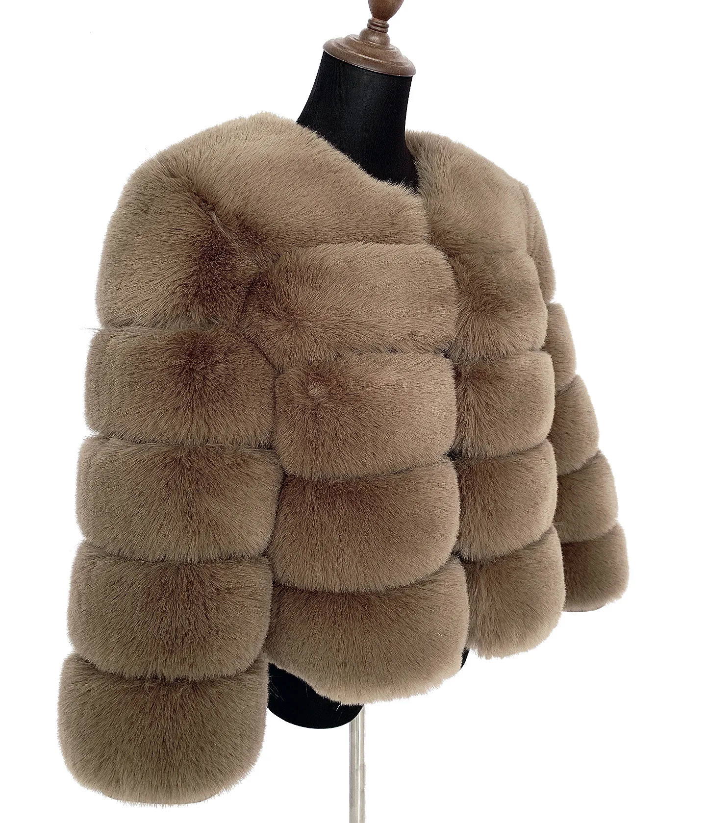 Женское искусственное меховое пальто осенне-зимнее пушистое высокого качества